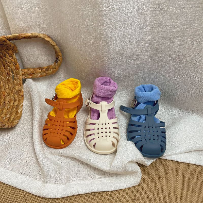 Kinder Sandalen mit Lochmuster – Bild 6 | LuxeStyle