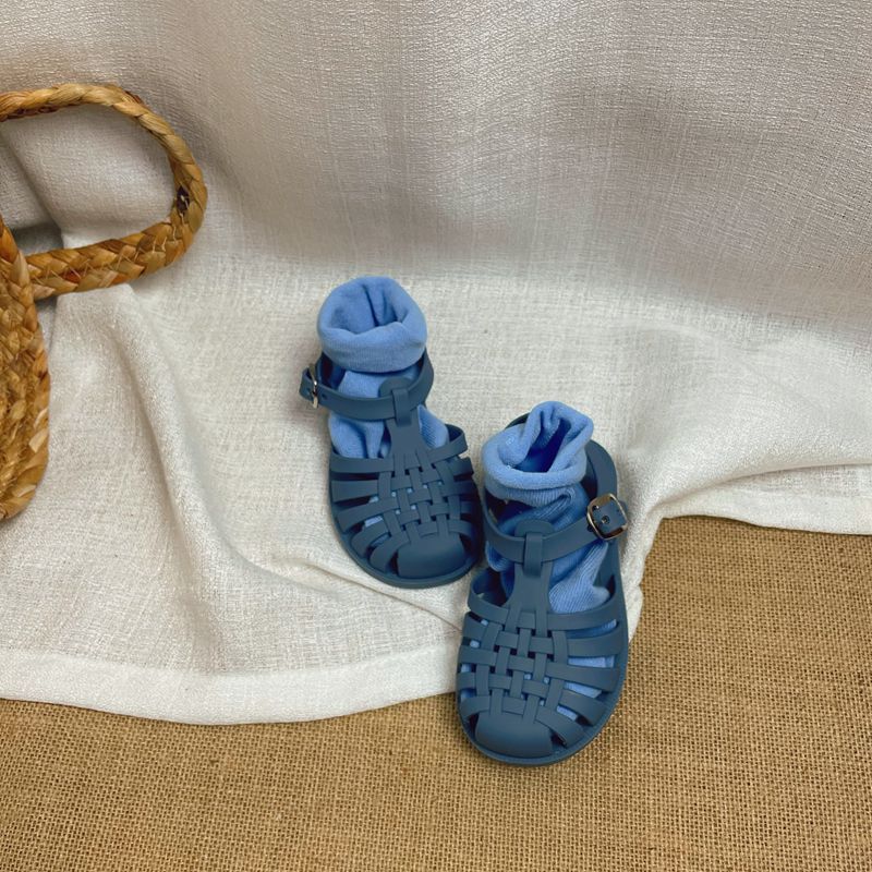 Kinder Sandalen mit Lochmuster – Bild 7 | LuxeStyle