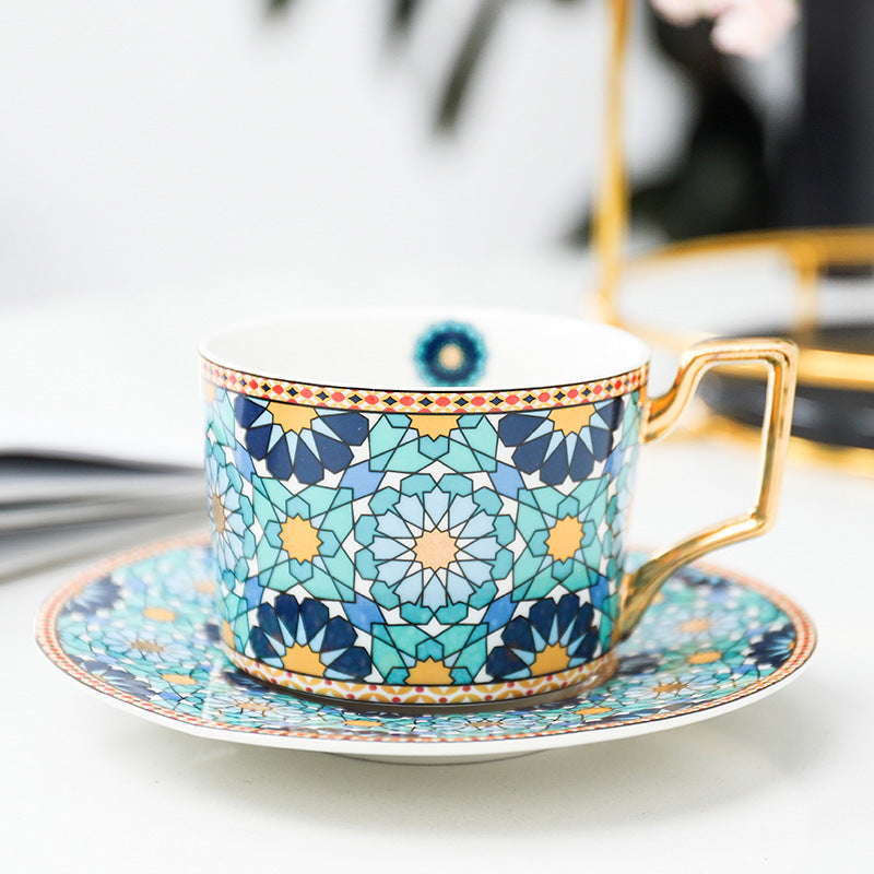 Kaffee- und Teetasse mit Untertasse aus Porzellan – Bild 3 | LuxeStyle