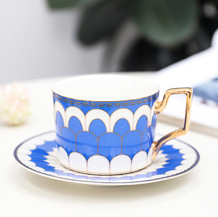 Kaffee- und Teetasse mit Untertasse aus Porzellan – Bild 4 | LuxeStyle