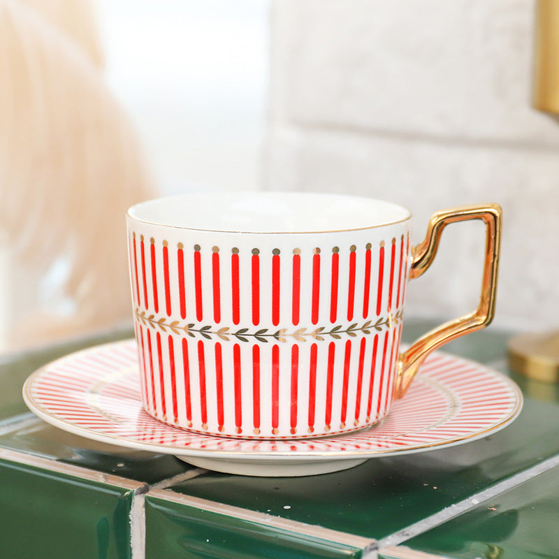 Kaffee- und Teetasse mit Untertasse aus Porzellan | LuxeStyle