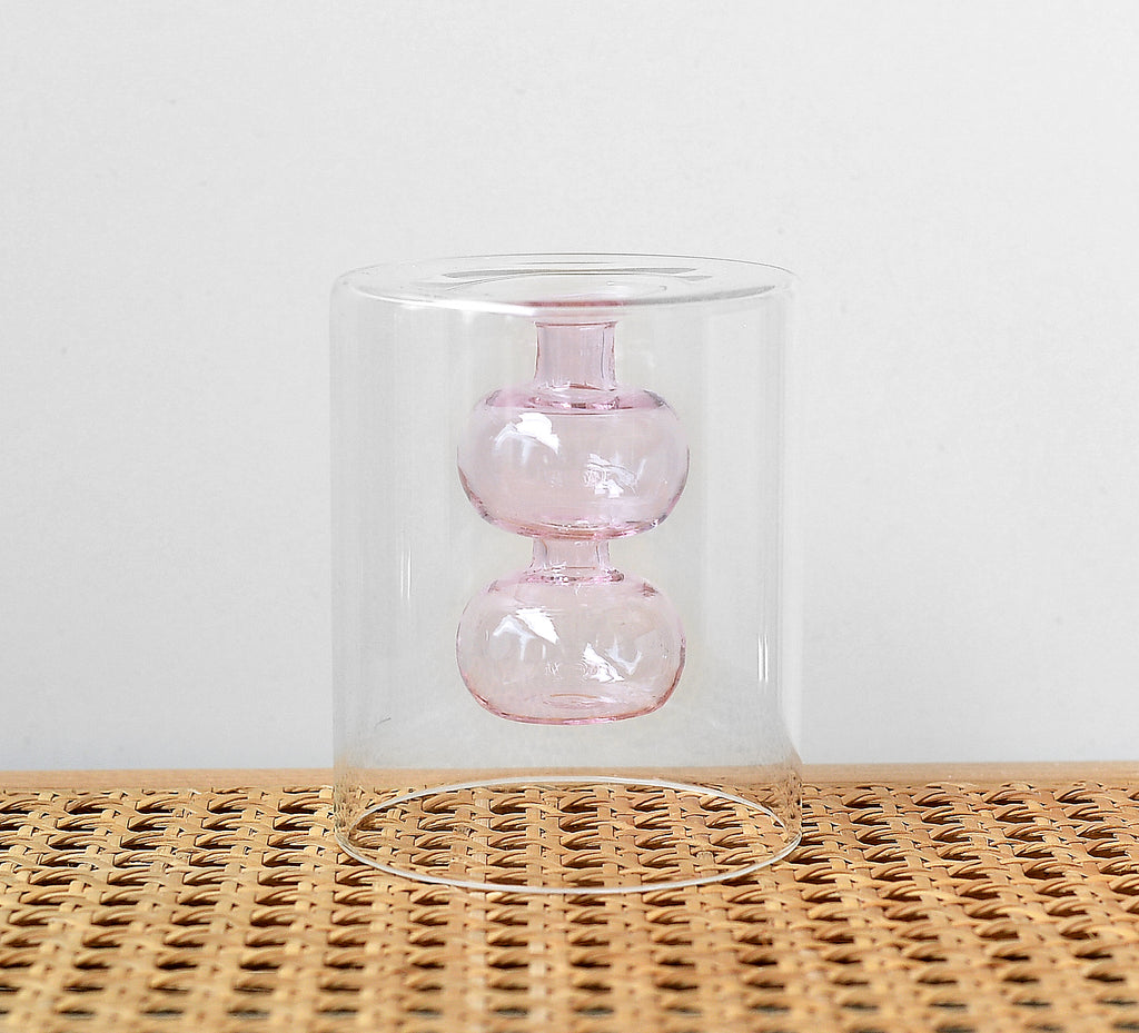 Retro Glasvase mit Blumen