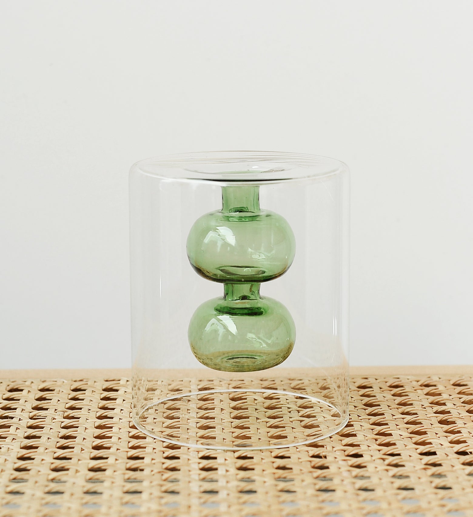 Retro Glasvase mit Blumen