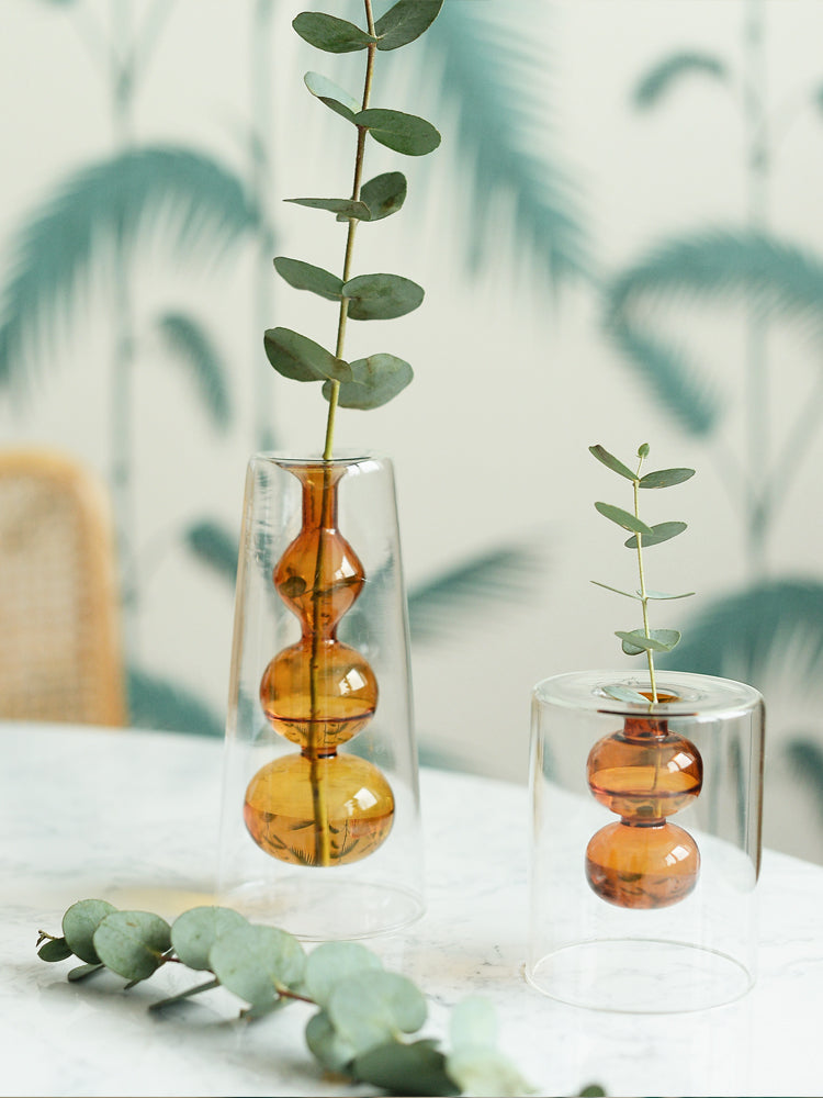 Retro Glasvase mit Blumen