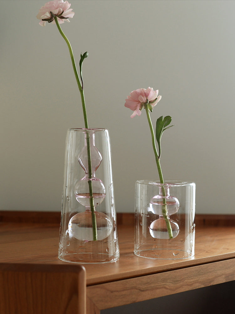 Retro Glasvase mit Blumen