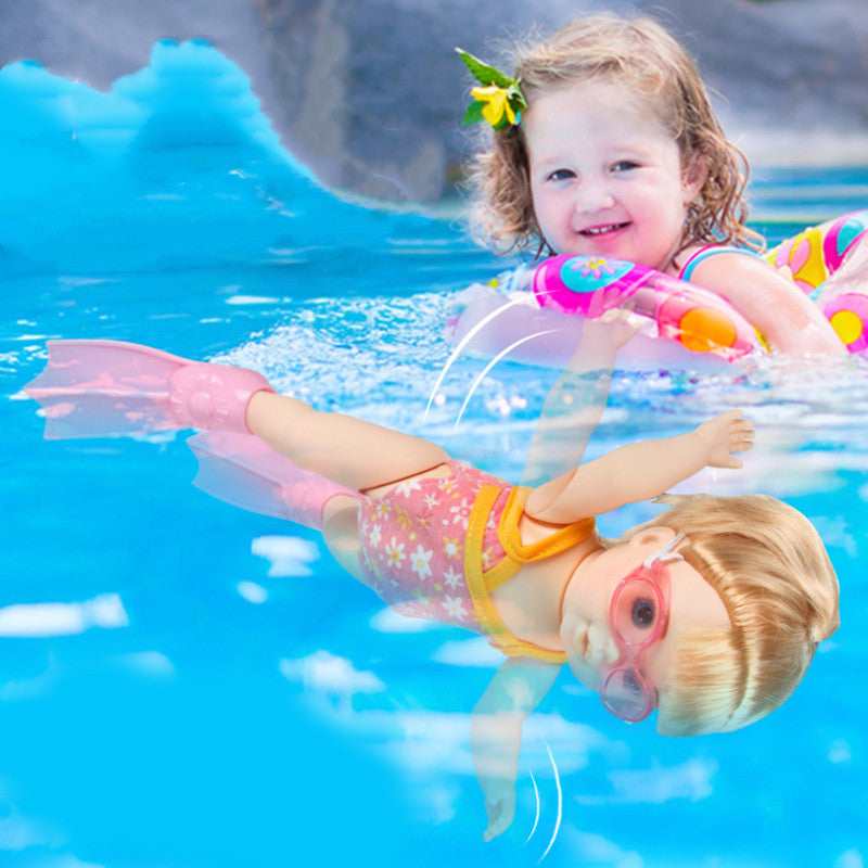 Schwimmende Badepuppe mit Zubehör