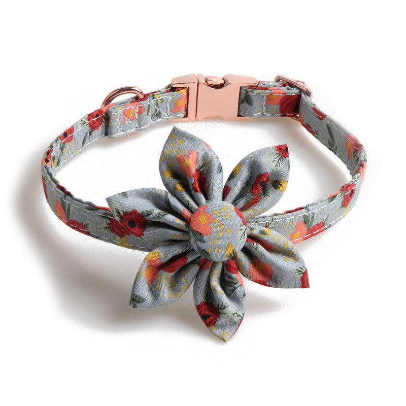 Halsband mit Blumenmuster und Metallverschluss – Bild 1 | LuxeStyle
