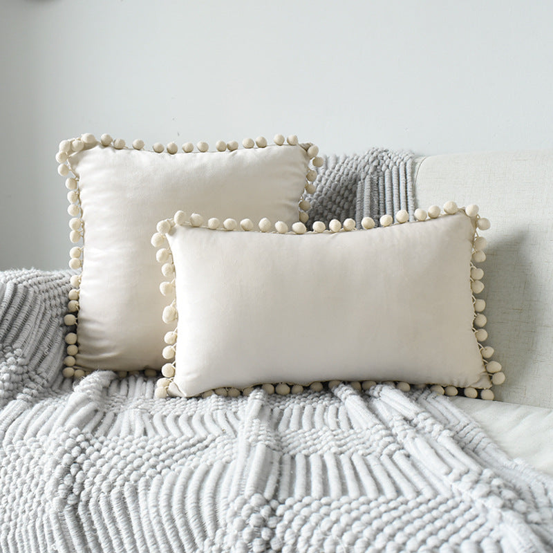 Samt-Kissen mit Bommeln – Bild 6 | LuxeStyle