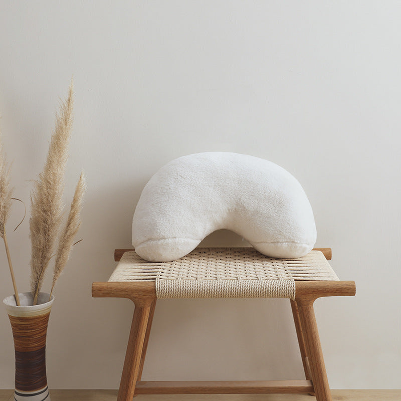 Samtiges Hasenkissen im nordischen Stil – Bild 2 | LuxeStyle