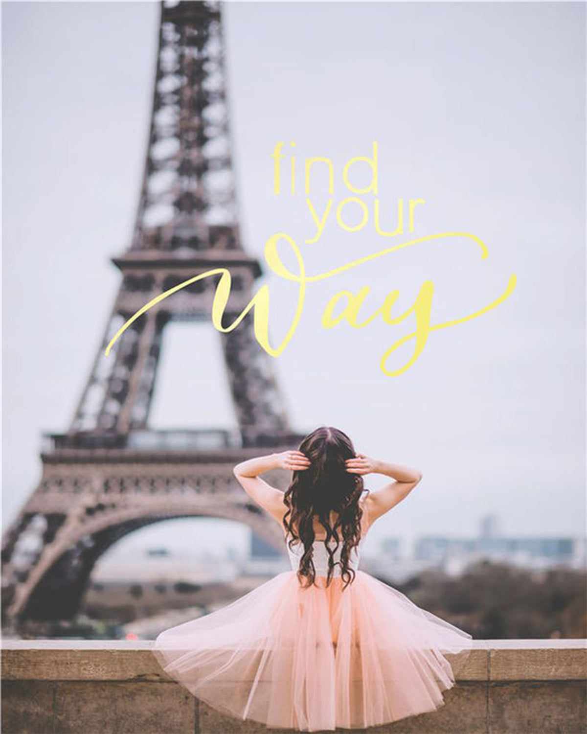 Paris Liebes-Szene mit Eiffelturm – Bild 8 | LuxeStyle