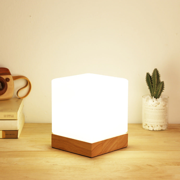 Nordische Nachttischlampe aus Glas und Holz – Bild 3 | LuxeStyle