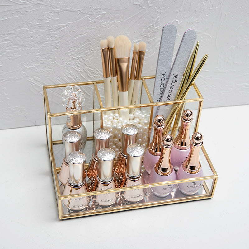 Kosmetik-Organizer aus Messing