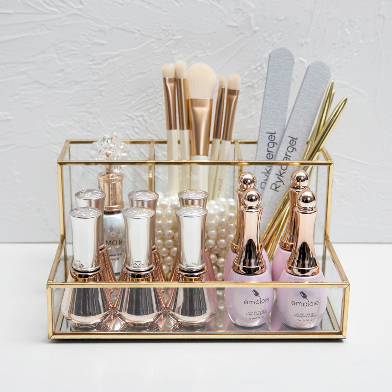 Kosmetik-Organizer aus Messing