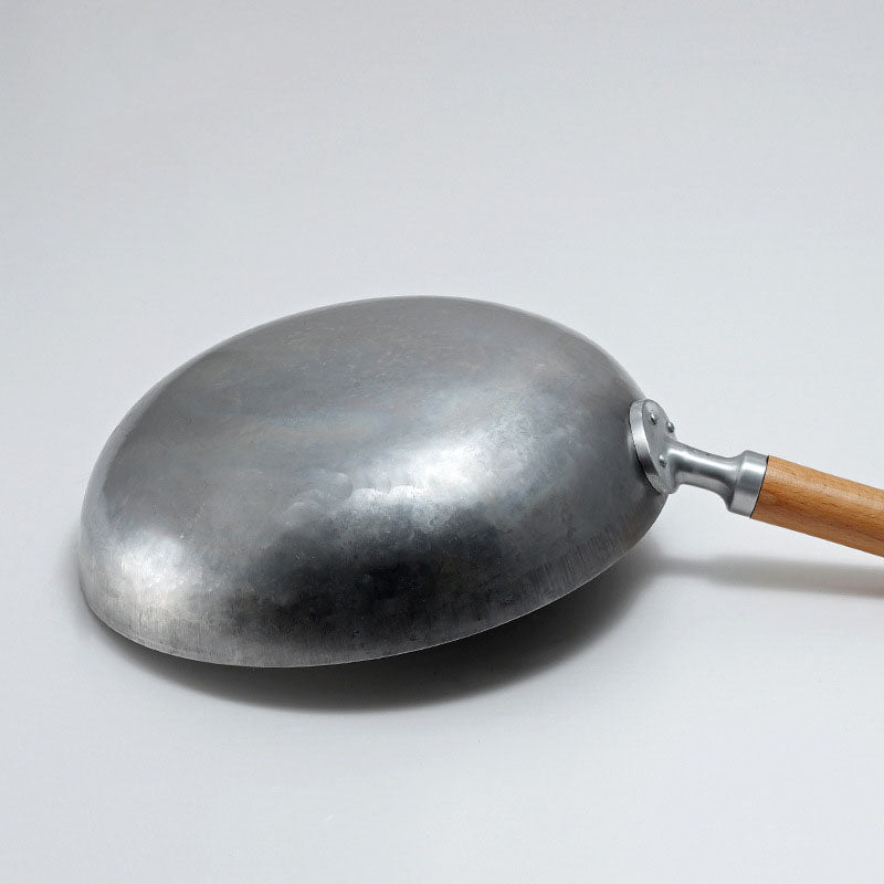 Leichte, handgemachte Eisenpfanne – Bild 5 | LuxeStyle