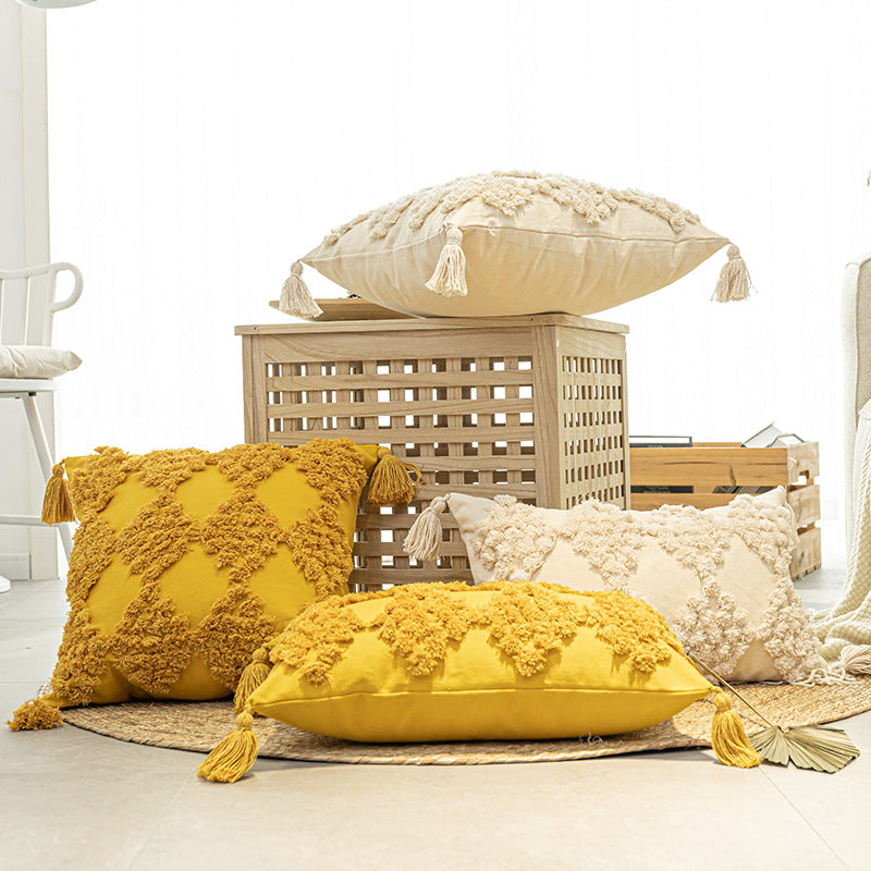 Gepolstertes Kissen mit Quasten – Bild 1 | LuxeStyle