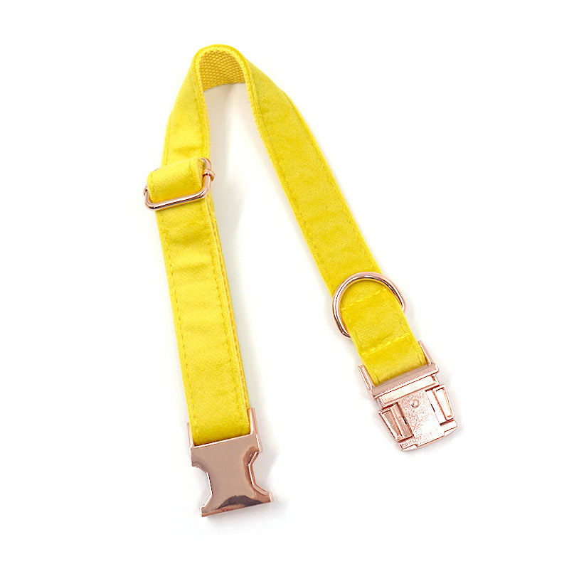 Samtiges Hundehalsband mit Fliege, Gelb – Bild 4 | LuxeStyle