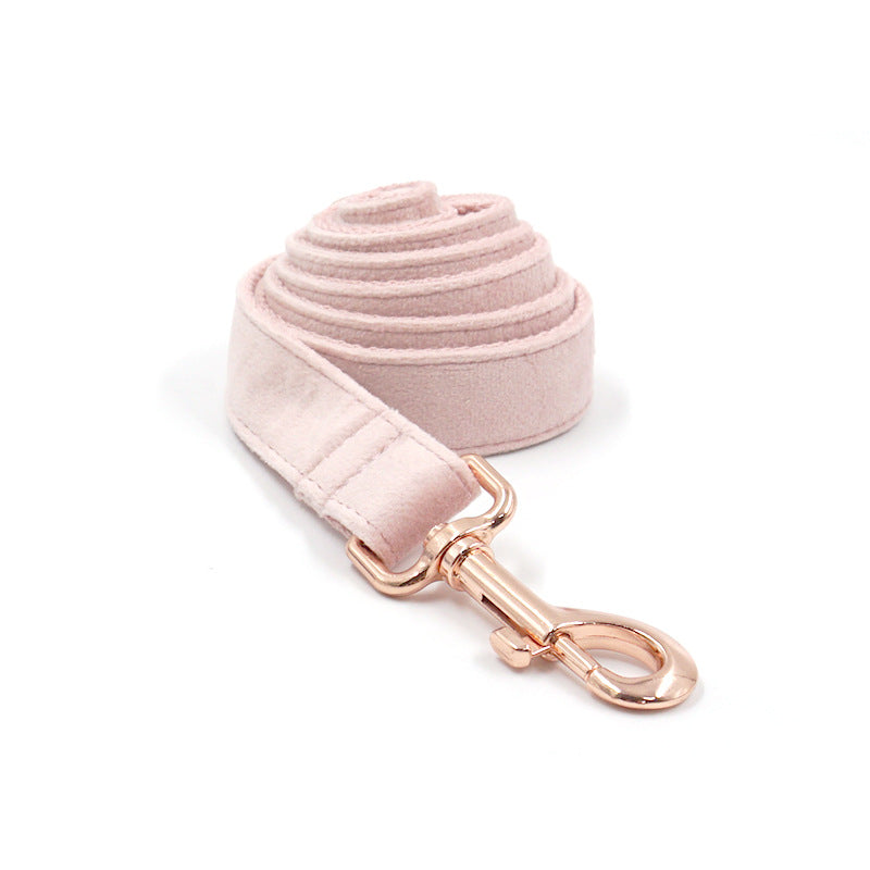 Samtiges Rose Gold Halsband mit Leine für Haustiere – Bild 2 | LuxeStyle