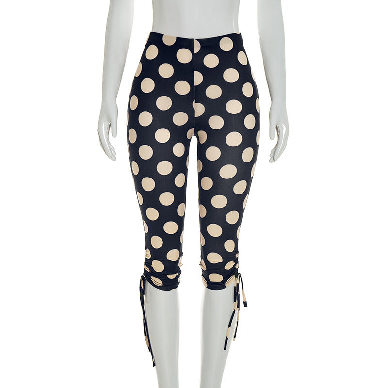 Gepunktete Caprihose mit schmaler Passform