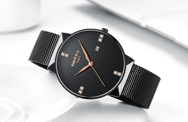 Quarzuhr mit ultra-dünnem Gehäuse und Milanaise-Armband – Bild 4 | LuxeStyle