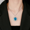 Saphir-Anhänger mit doppeltem Blumen-Halo – Bild 3 | LuxeStyle