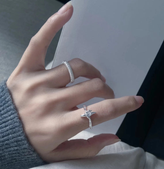 Silberner Relief-Ring mit Stern