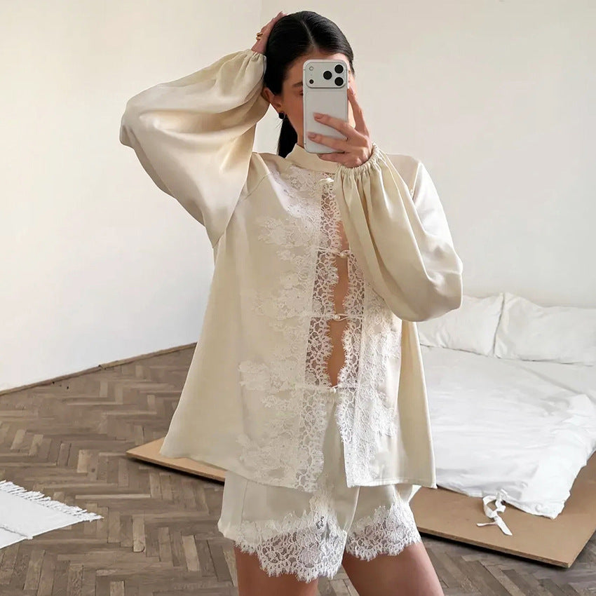 Pyjama-Set aus Eisseide mit Spitze
