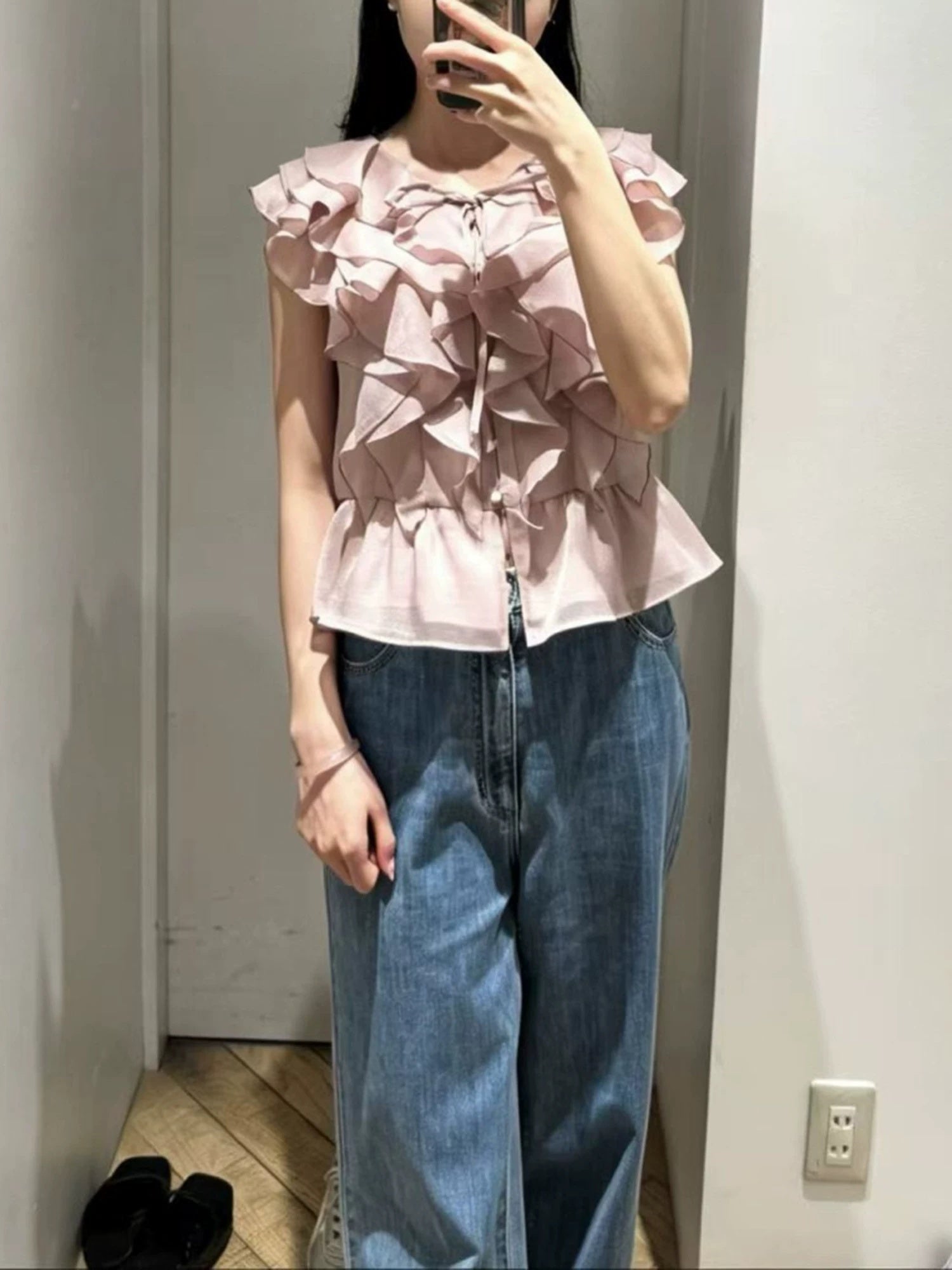 V-Neck Bluse mit Blumenprint und Rüschensaum