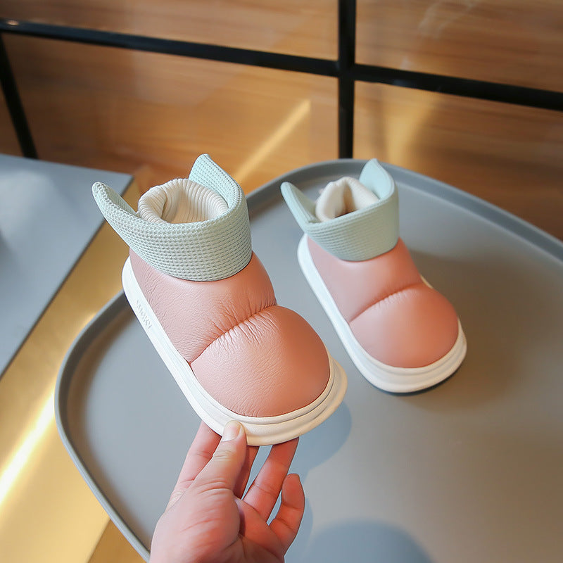 Gestreifte Winterstiefel für Kinder mit Klettverschluss