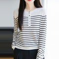 Gestreifter Strickpullover mit Rundhals