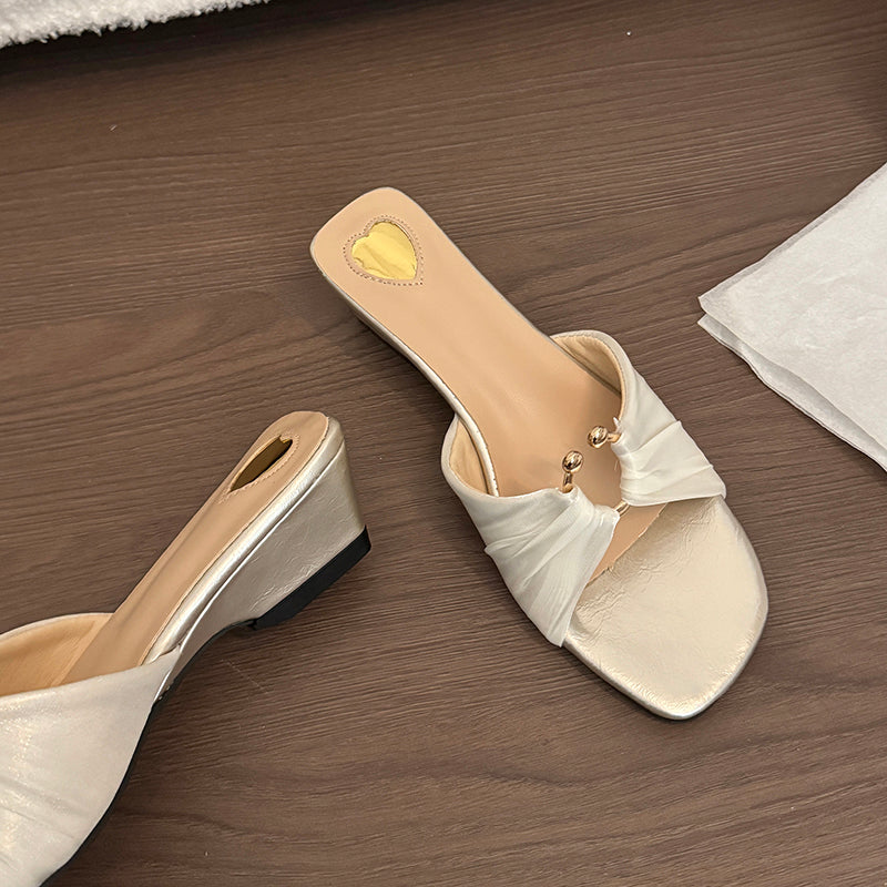 Elegante Plateau-Sandalen mit gerafftem Design