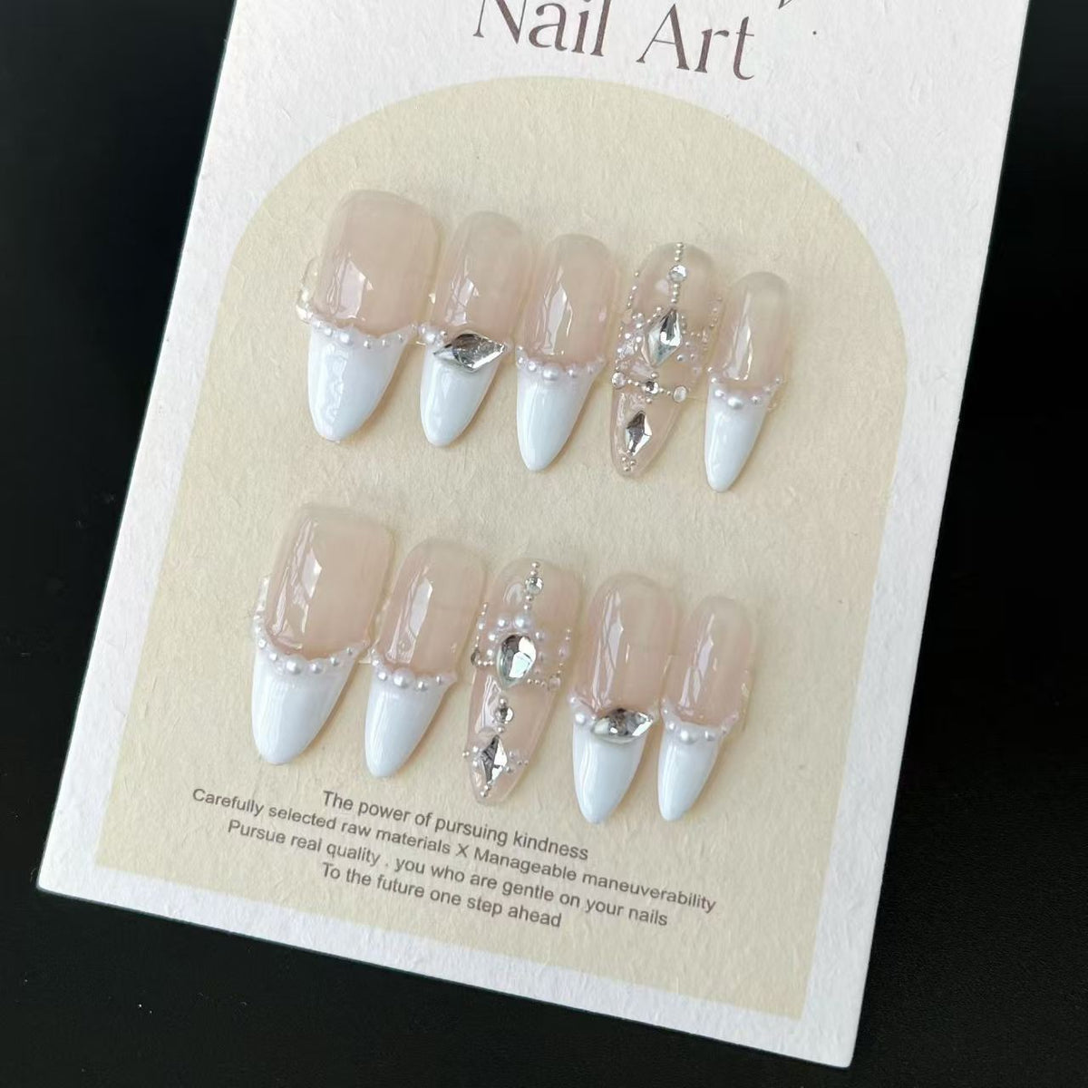 Barlow-Pearl-Nagelstück – Bild 5 | LuxeStyle