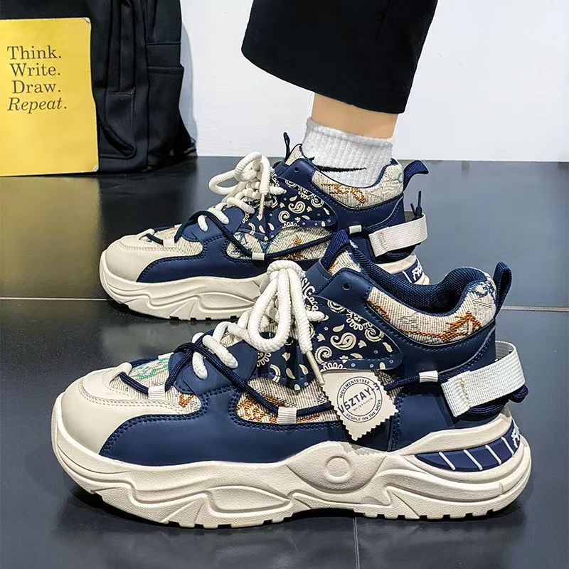 Freizeitschuhe mit dicker, rutschfester Sohle