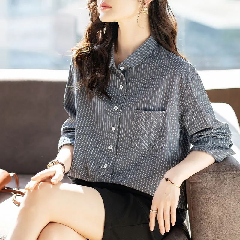 Schlankes Damen-Hemd mit Revers und Streifen – Bild 3 | LuxeStyle