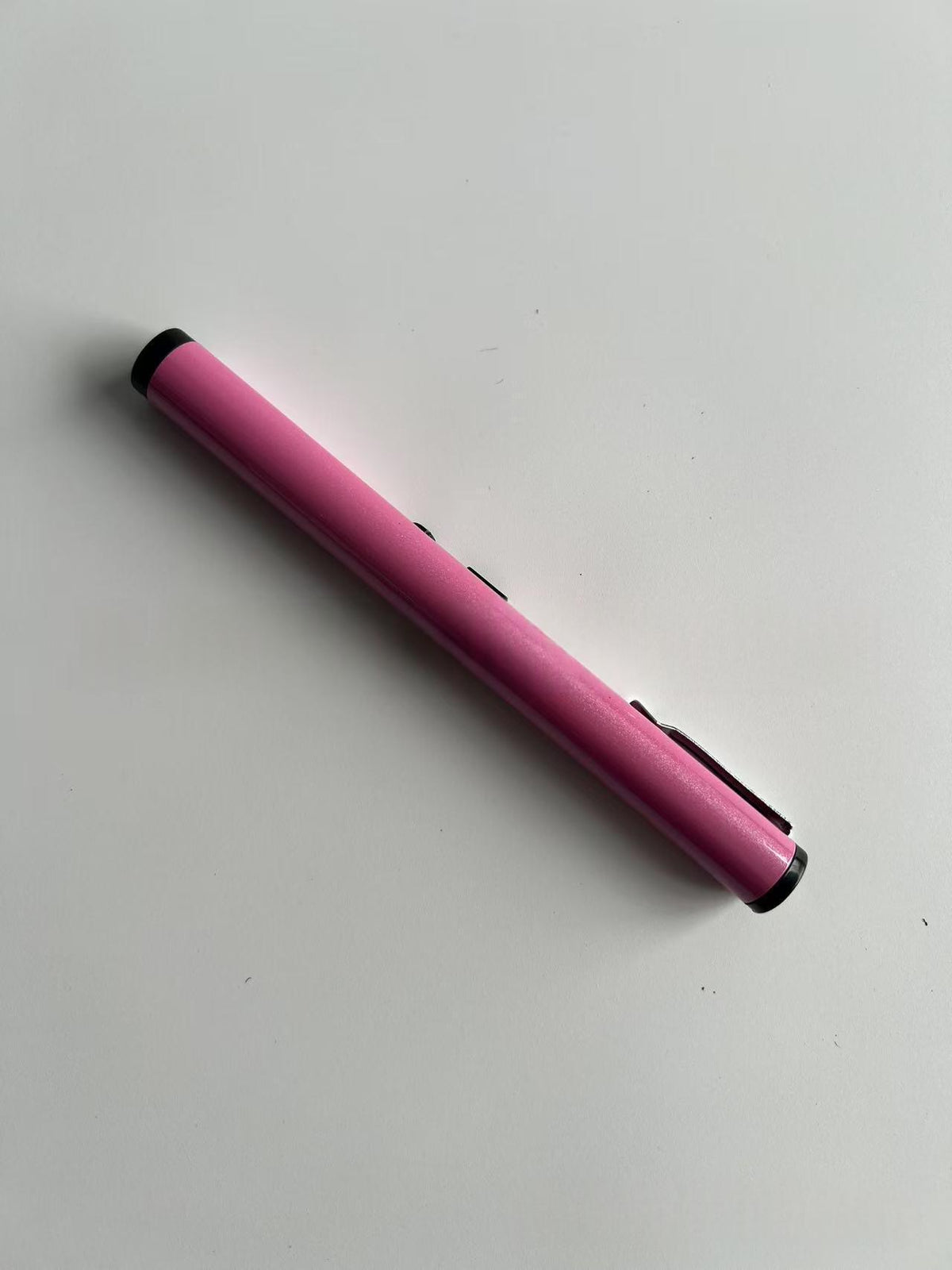 Multifunktionaler Edelstahl-Taschenlampen-Stift – Bild 2 | LuxeStyle