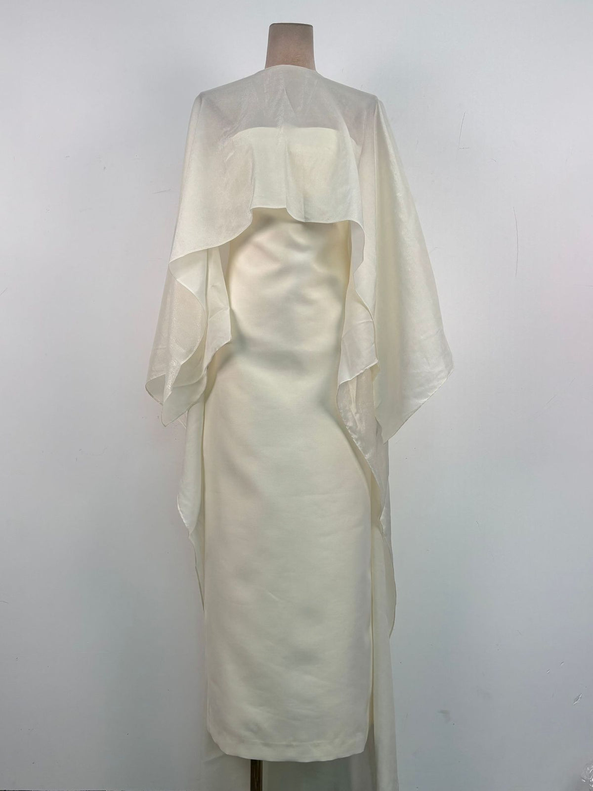 Schwarzes Satin-Kleid – Bild 4 | LuxeStyle