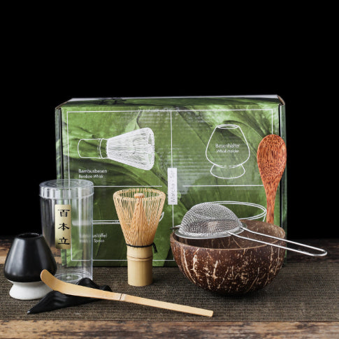 Kokosnuss Matcha Tee Set mit Eierschläger