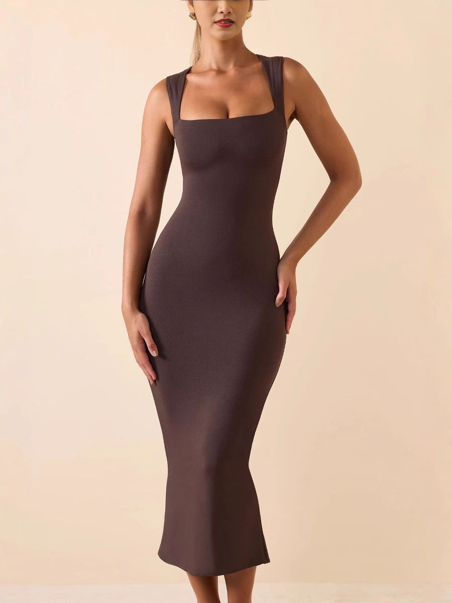 Elegantes Trägerkleid mit Seitenschlitz