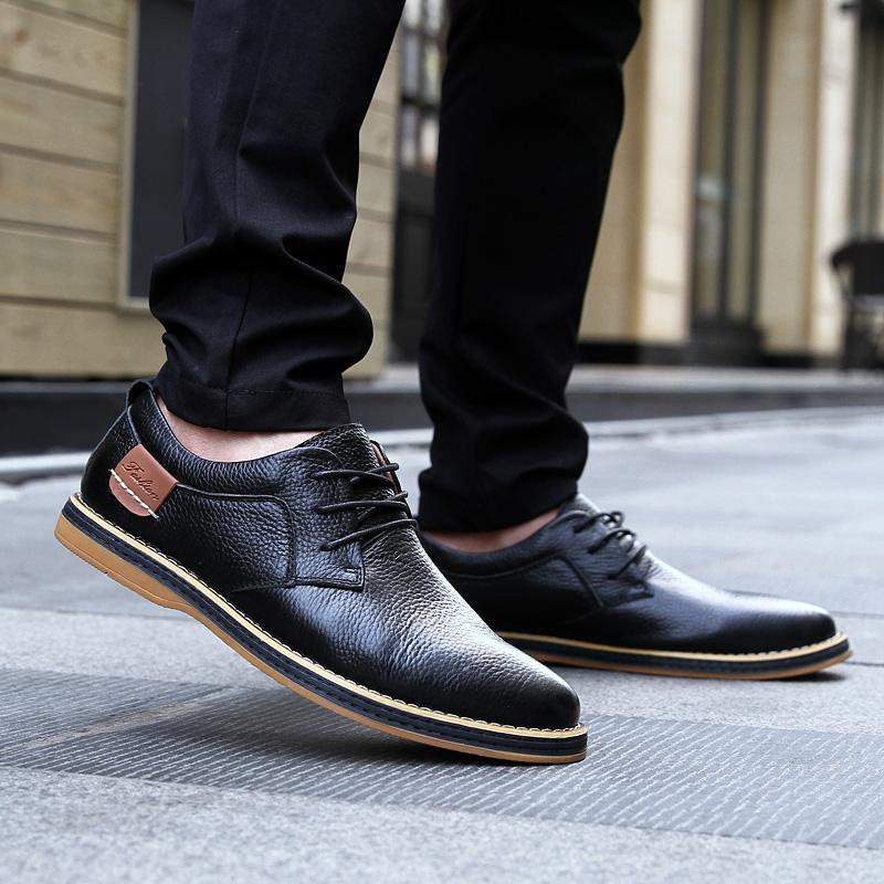 Grosse Herren Lederschuhe im britischen Stil