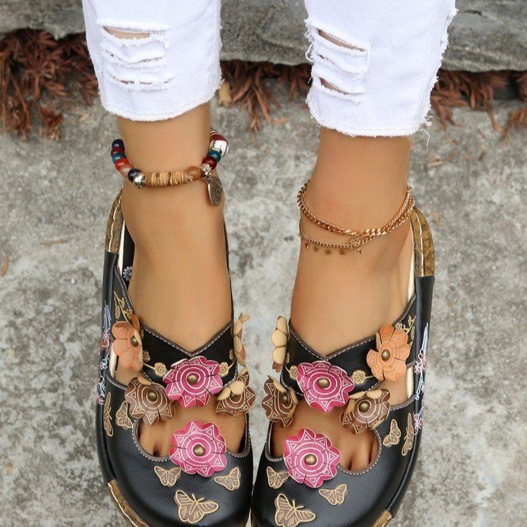 Sandalen mit rundem Zeh und Pflaumen-Totem – Bild 5 | LuxeStyle