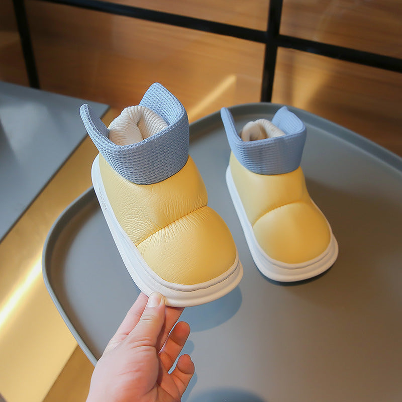 Gestreifte Winterstiefel für Kinder mit Klettverschluss