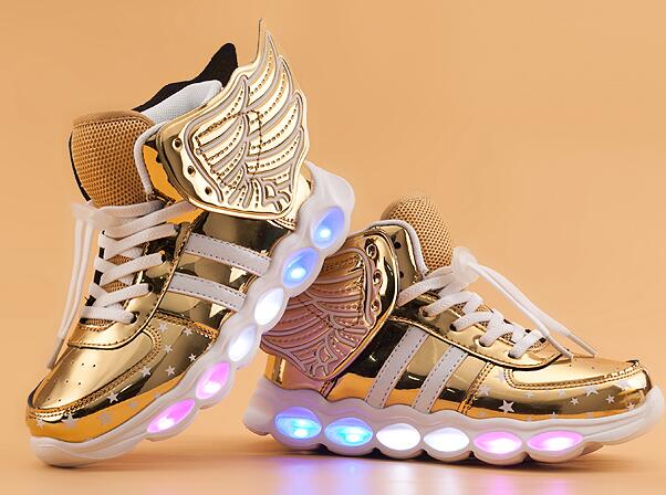 Glitzer-Sneakers mit wiederaufladbaren Flügeln – Bild 4 | LuxeStyle