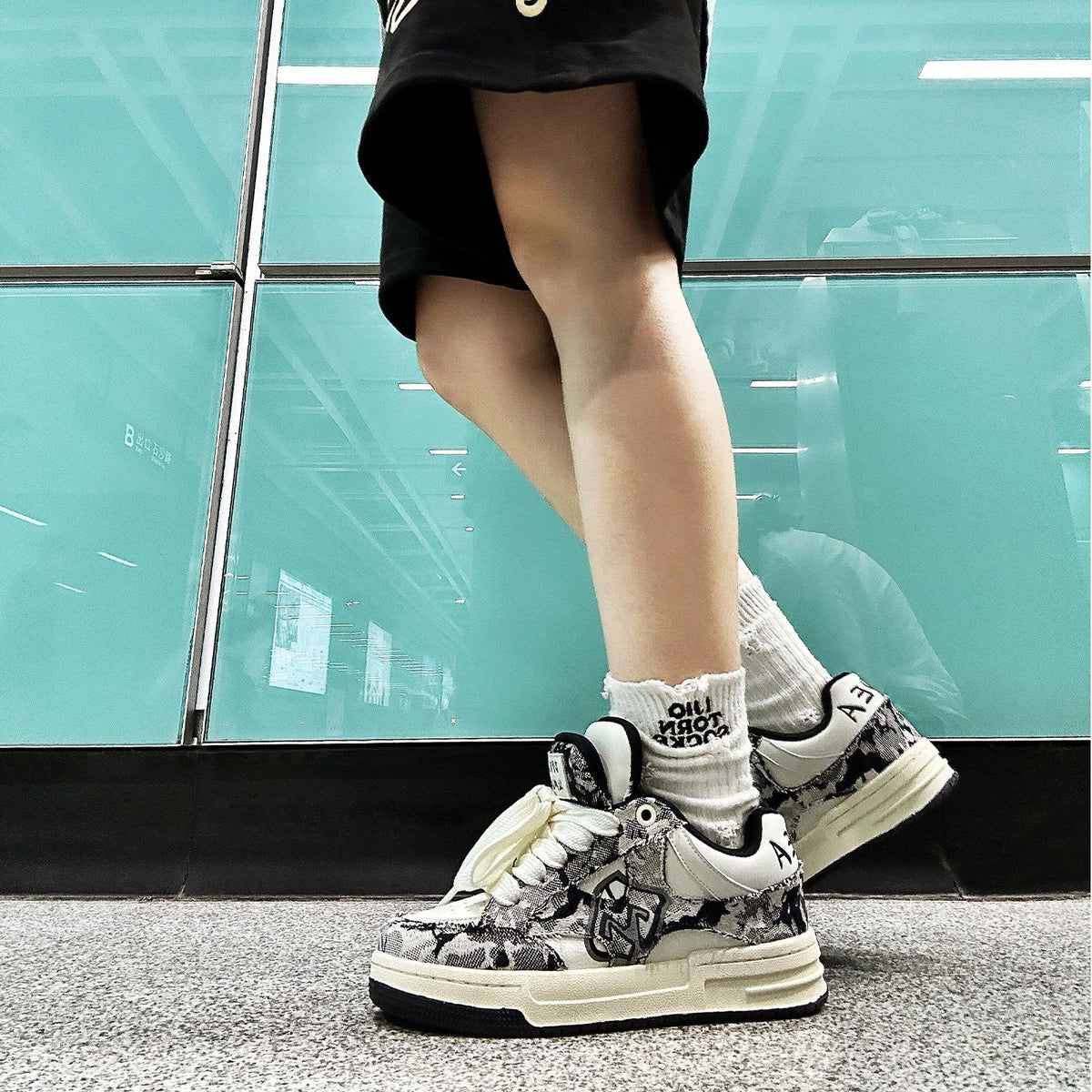 Canvas Sneaker mit beschädigtem Design – Bild 7 | LuxeStyle