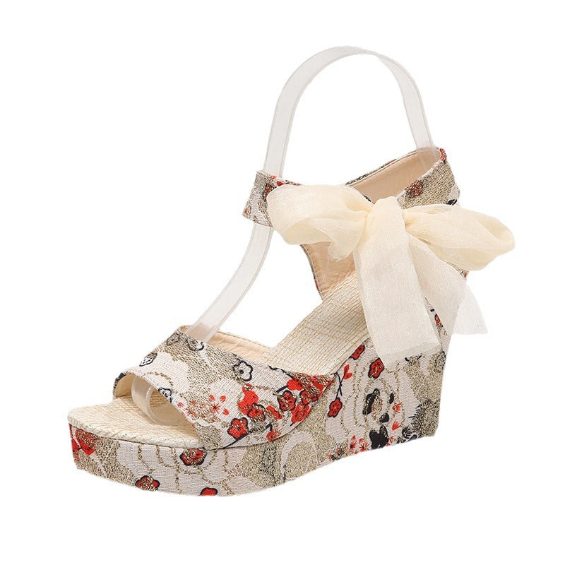 Bedruckte Sandalen mit Schnürung