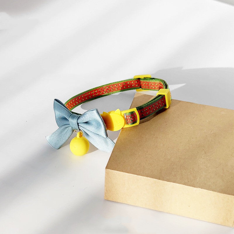 Hübsche Katzen-Fliege mit Glöckchen – Bild 1 | LuxeStyle