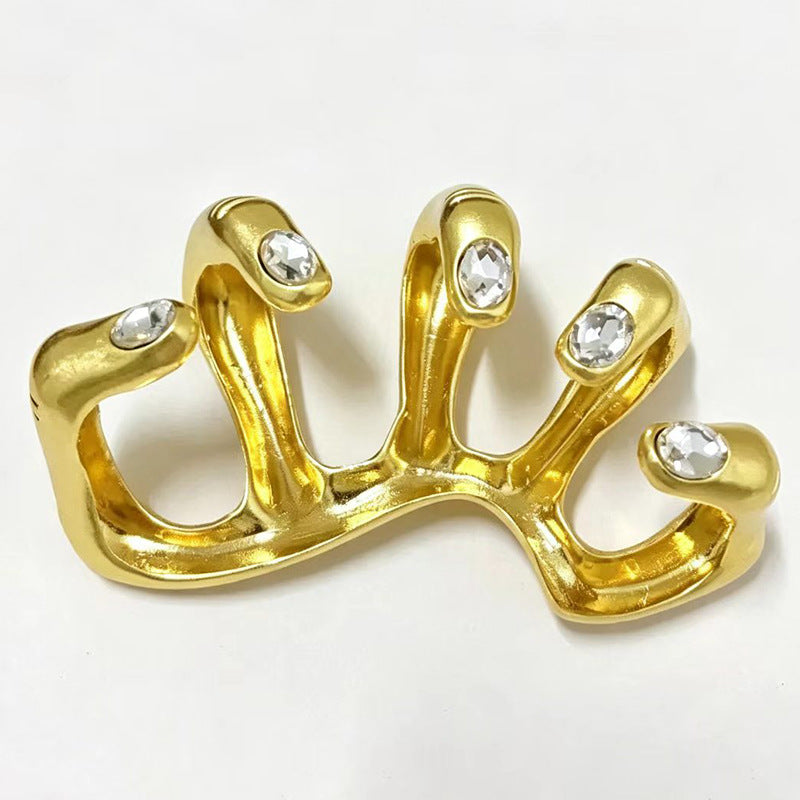 Eleganter Metallring mit Diamantbesatz