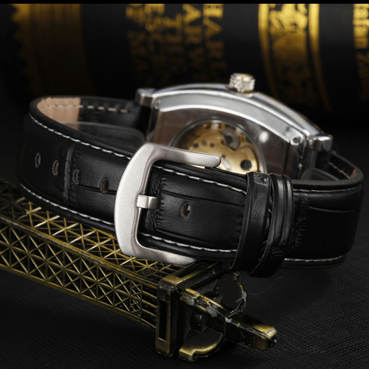 Quadratische mechanische Lederuhr – Bild 5 | LuxeStyle