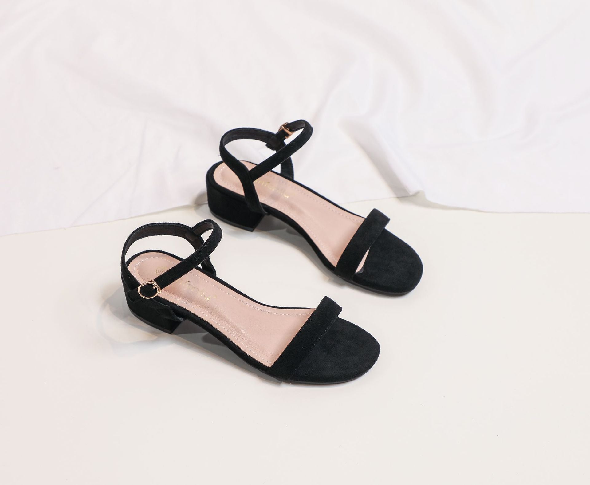 Schwarze Sandalen