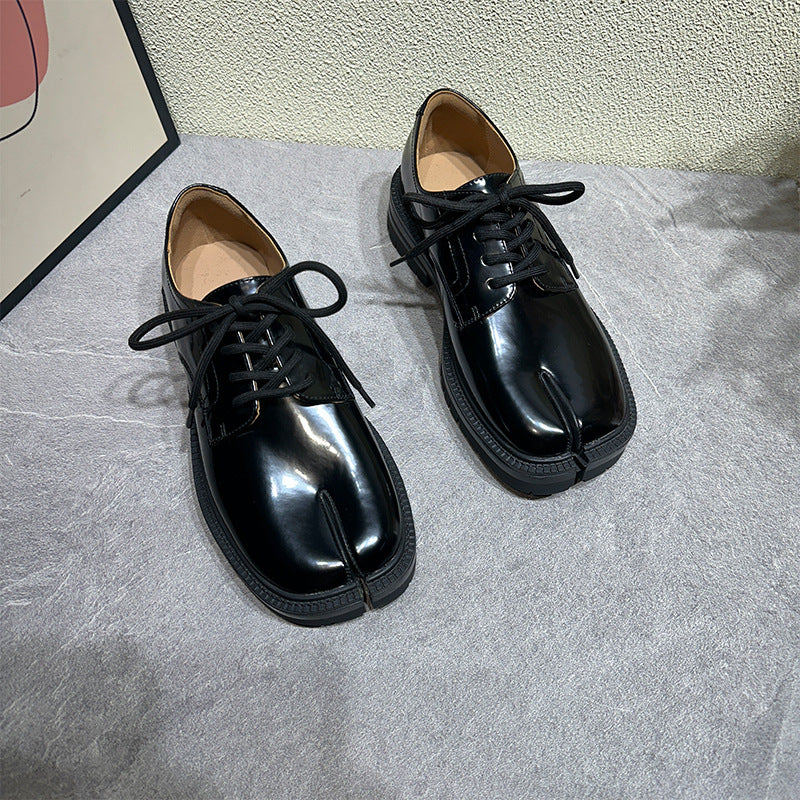 Schwarze Leder-Schuhe mit Kurzabsatz