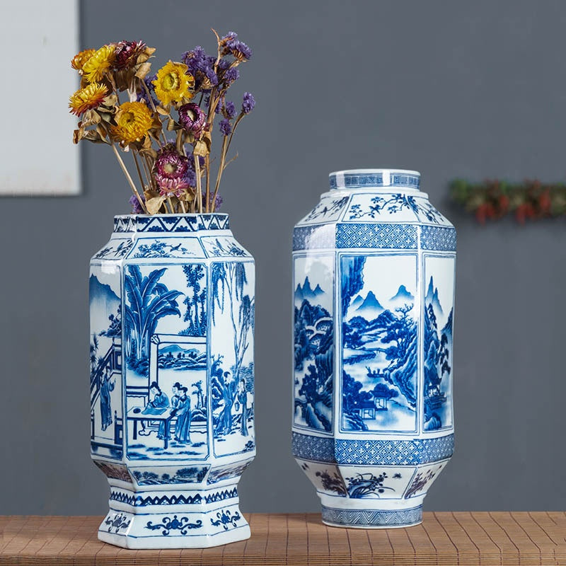 Hexagonale blau-weisse Keramikvase