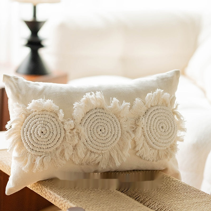 Niedliches Kissen im Creme-Stil
